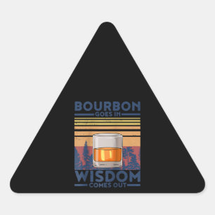 Whiskey Bourbon geht in Weisheit hervor Dreieckiger Aufkleber