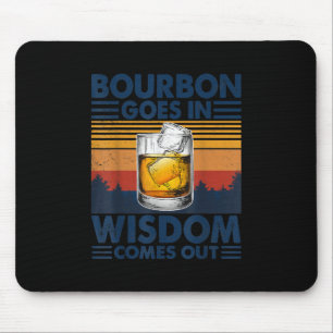 Whiskey Bourbon kommt herein Weisheit kommt heraus Mousepad