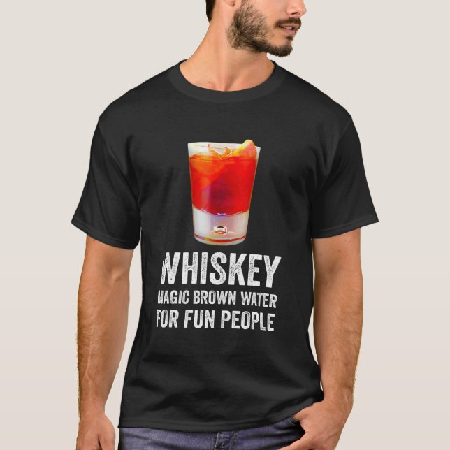 Whiskey Definition Magisches braunes Wasser für Sp T-Shirt (Vorderseite)