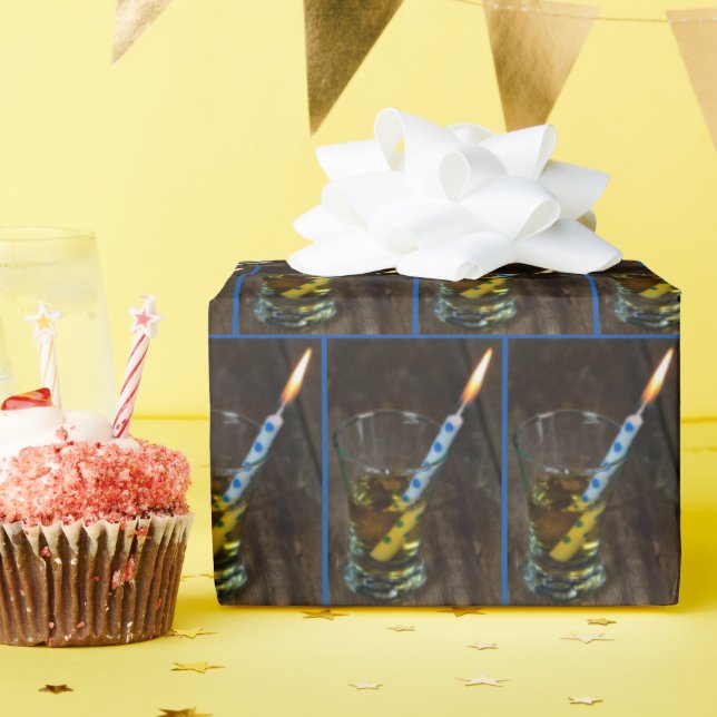 Whiskey Glass mit Birthday Candle Geschenkpapier (Geburtstagsparty)