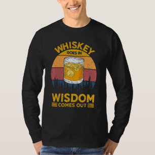 Whiskey kommt in Weisheit heraus Whiskey für Männe T-Shirt