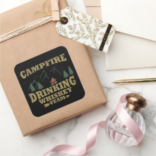 Whiskey zitiert lustige Camping Camper Redewendung Quadratischer Aufkleber