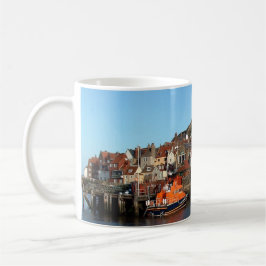 Whitby mit altem Rettungsboothaus Tasse