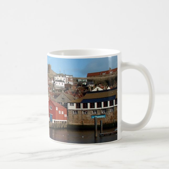 Whitby mit altem Rettungsboothaus Tasse (Rechts)