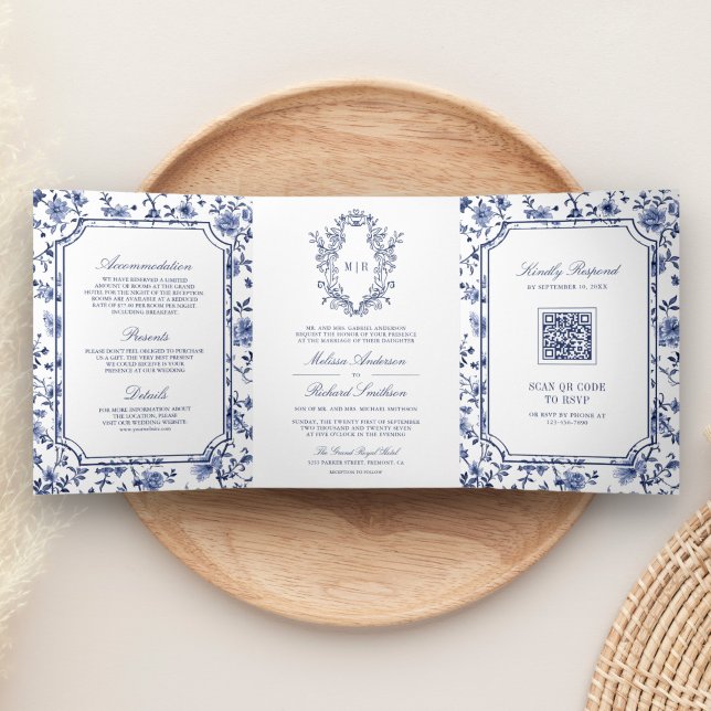 White and Blue Chinoiserie Wappen QR Code Wedding Dreifach Gefaltete Einladung (Von Creator hochgeladen)