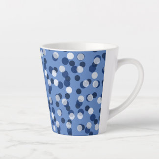 white and blue polka dot milchtasse