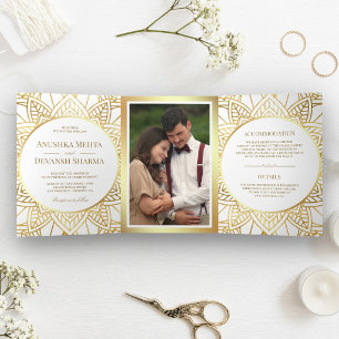 White and Gold Ethnic Mandala Indian Wedding Dreifach Gefaltete Einladung