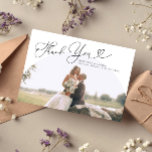 White Arch Wedding Danke, Script Dankeskarte<br><div class="desc">Elegante und minimale Hochzeit danke Fotokarte mit einem großen weißen Bogen Rahmen mit einem Script-Schriftart,  das "danke" an der Spitze. Sie können ein zweites Bild auf der Rückseite mit einer Nachricht hinzufügen.</div>