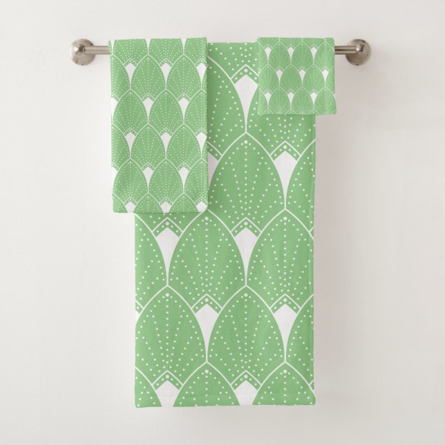 White Art Deco Muster Nr. 2 auf hellgrün Badhandtuch Set (Insitu)