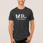 White Bat Goth Mr. Established Wedding Date Tri-Blend Shirt<br><div class="desc">Goth etablierte MR-T - Shirt personalisiert mit dem Datum, an dem Sie verheiratet waren und eine Fledermaus ersetzt die Periode. Zeige der Welt, als du offiziell ein Ehemann geworden bist, mit diesem Abschlag für den Goth-Bräutigam mit MR in großen weißen Buchstaben, mit einem Fledermaus als Punkt, und dein Hochzeitstermin darunter....</div>
