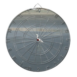 White Bird auf grauem Sand Beach Art Print Dartscheibe