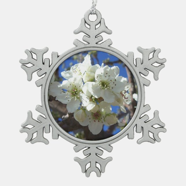White Blossom Cluster Frühlingsblühende Birnbaum Schneeflocken Zinn-Ornament (Vorderseite)
