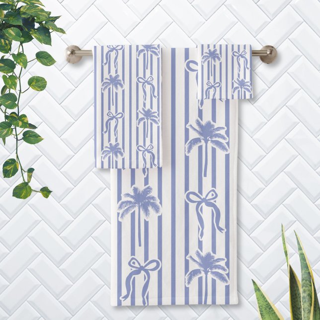 White Blue Coastal Palm Trees Bows Stripes Pattern Badhandtuch Set (In situ)