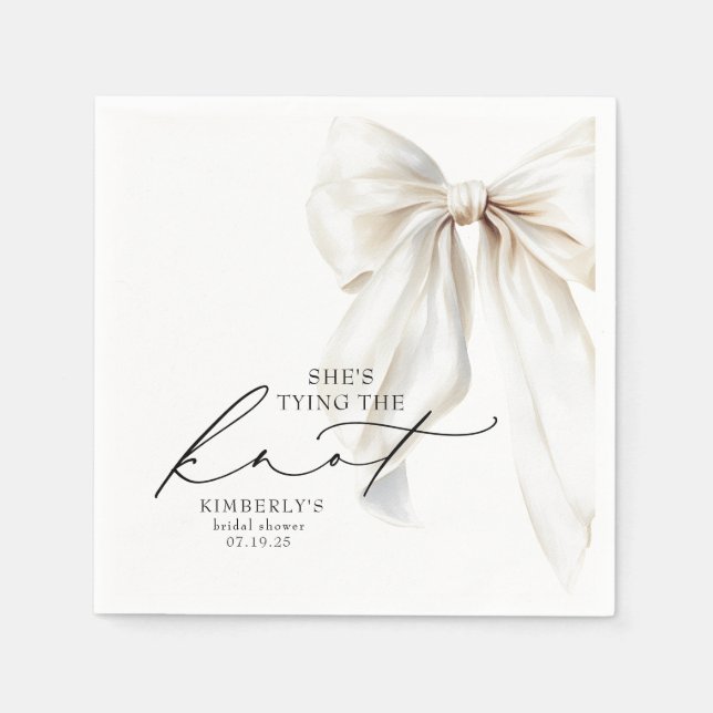 White Bow She's Tying the Knot Bridal Shower Serviette (Vorderseite)