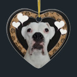 White Boxer Heart Chalkboard Ornament<br><div class="desc">Für den Tierliebhaber in deinem Leben. Eine weitere Version dieses bezaubernden weißen Boxers mit seinem Kopf,  der vor einem skurrilen Herz herausragt,  komplett mit Pfotenabzügen auf einem Chalkboard strukturierten Hintergrund. Die Rückseite ist der gleiche Chalkboard-Hintergrund mit einem niedlichen kleinen Pfotenprint.</div>