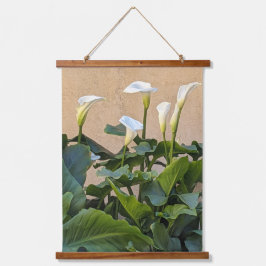 White Calla Lilies and Leafy Foliage Floral Wandteppich Mit Holzrahmen