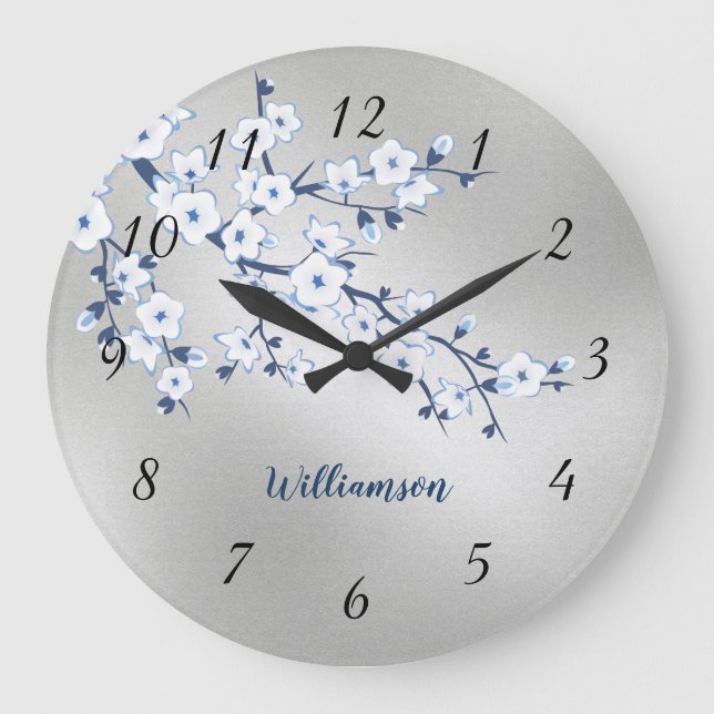 White Cherry Blossom Silver Foil Monogram Große Wanduhr (Vorderseite)
