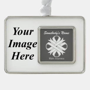 White Clover Ribbon Tmpl (H-I) von Kenneth Yoncich Rahmen-Ornament Silber