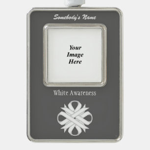 White Clover Ribbon Tmpl (V-O) von Kenneth Yoncich Rahmen-Ornament Silber