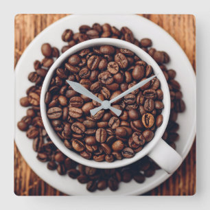 White cup full of roasted coffee beans quadratische wanduhr