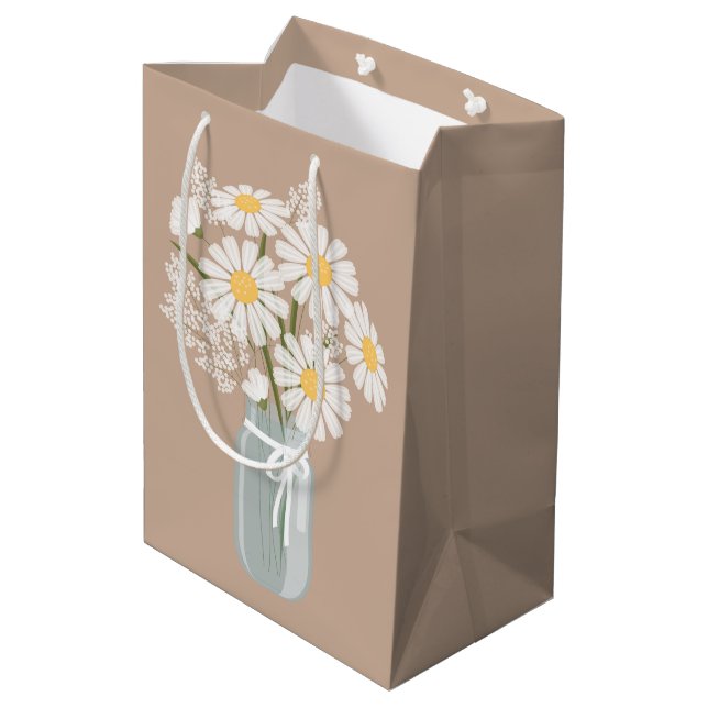 White Daisies Mason Jar auf Beige Mittlere Geschenktüte (Rückseite Schrägansicht)