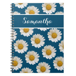 White Daisies on Blue mit Individuelle Name Notizblock