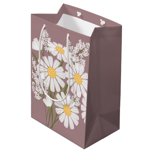 White Daisy Blume über Rosy Brown Mittlere Geschenktüte (Rückseite Schrägansicht)