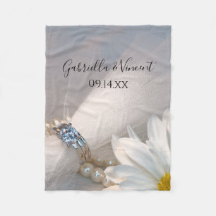 White Daisy Elegance Wedding Fleecedecke