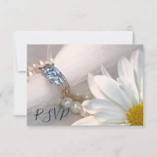 White Daisy Elegance Wedding RSVP Response Karte