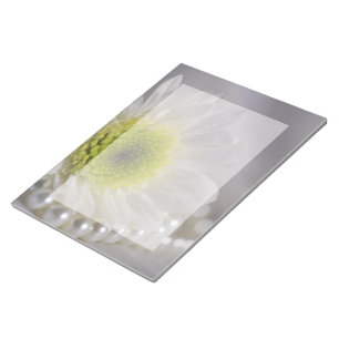 White Daisy und Pearls Wedding Notizblock