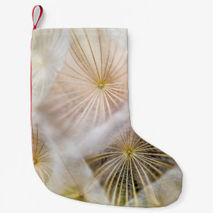 White dandelion flowers kleiner weihnachtsstrumpf
