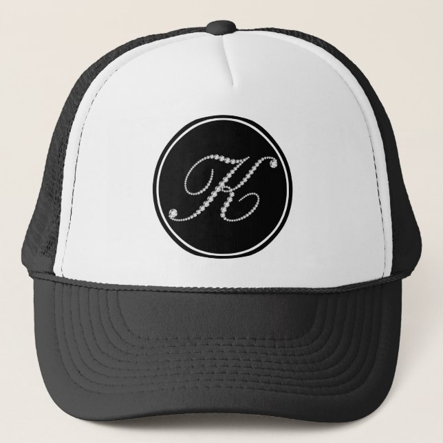 White Diamonds Letter K Monogram Truckerkappe (Vorderseite)