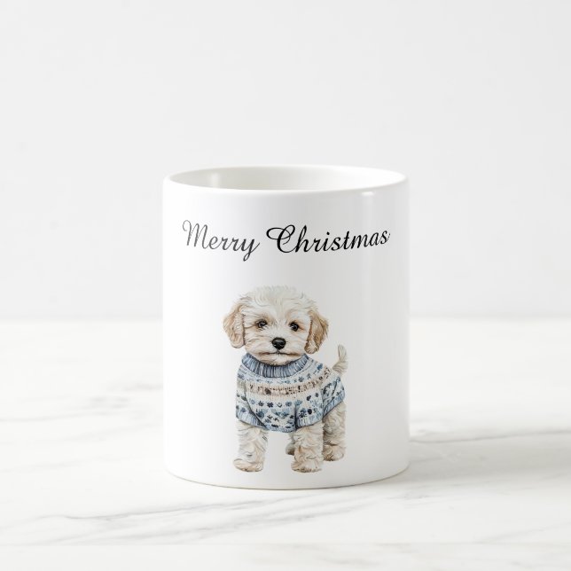 White Dog in Blue Sweater Weihnachten Kaffeetasse (Mittel)