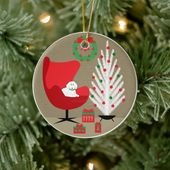 White Dog in Mid Century Christmas Room Keramik Ornament (Baum)