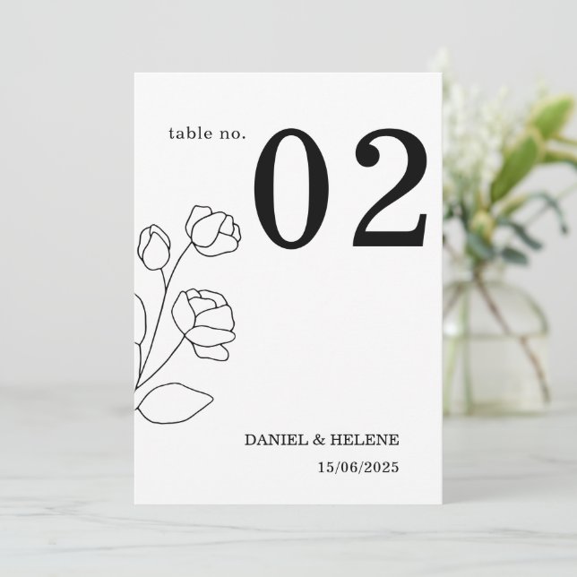White Elegant Wedding Tischnummer Card (Stehend Vorderseite)