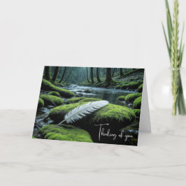 White Feather on a Rock Denken Sie an Sie Karte