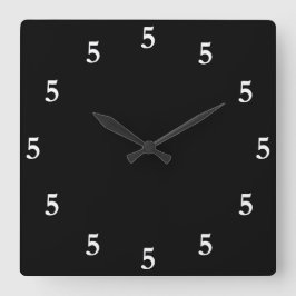 White Five o Clock Irgendwo auf schwarz Quadratische Wanduhr