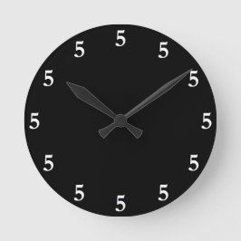 White Five o Clock Irgendwo auf schwarz Runde Wanduhr
