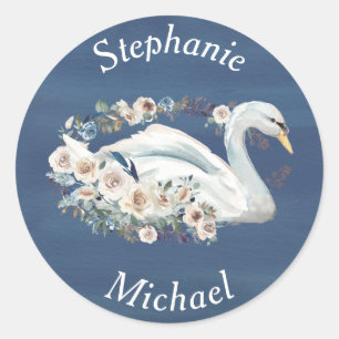 White Floral Swan on Blue Wedding Runder Aufkleber