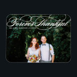 White Forever Thankful Elegant Script Hochzeit Magnet<br><div class="desc">Feiern Sie Ihre Liebe und zeigen Sie Dankbarkeit mit unserem personalisierbaren Foto Hochzeit danke Ihnen Magnet! Dieser einzigartige Sake ist perfekt, um Ihre Lieben an Ihren besonderen Tag zu erinnern und gleichzeitig Ihren herzlichen Dank in einer denkwürdigen Weise auszudrücken. Das elegante Drehbuch eignet sich hervorragend für Veranstaltungen wie Hochzeiten und...</div>