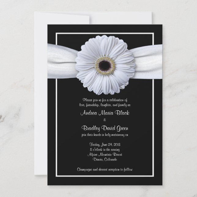 White Gerbera Black Background Wedding Einladung (Vorderseite)