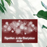 White Glow "Together is the Best place to Be" | Künstlicher Leinwanddruck<br><div class="desc">Weiß glänzend auf maroon 'Together is the Best Place to Be' schmückt dieses Imitat Leinwand mit einer Botschaft der Einheit und Harmonie. Vor dem Hintergrund des ruhigen Maroons strahlt das leuchtende weiße Licht ein Gefühl von Zusammengehörigkeit und Wärme aus. Dieser Ausdruck verleiht Ihrem Raum nicht nur eine Touch Eleganz, sondern...</div>