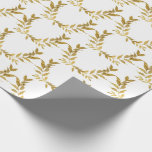 White Gold Leaf Monogram Elegant Chic Wedding Geschenkpapier<br><div class="desc">Schönes Weiß mit goldgelben Glitzer Akzente Packpapier,  das elegant und schick ist. Imitate Gold. Einfache Eleganz in ihrer besten Form. Minimalistisch und modern.</div>