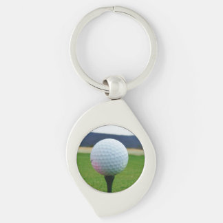 White Golf Ball auf dem Golfplatz Schlüsselanhänger