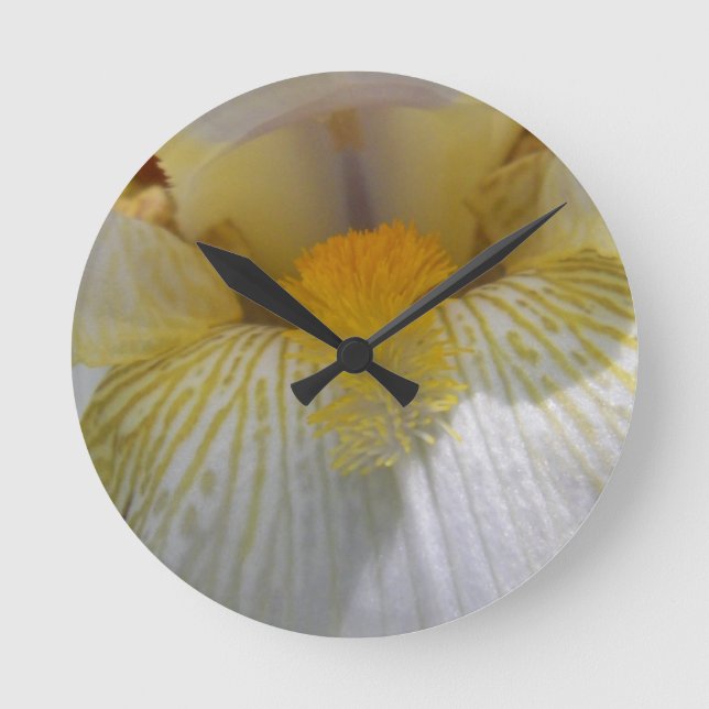 White Iris Blume Foto Runde Wanduhr (Vorderseite)