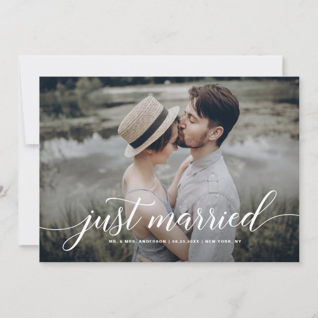 White Just Married Overlay Curry Script-Foto Ankündigung (Vorderseite)