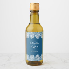 White Lace on Blue Wedding Mini Weinetikett