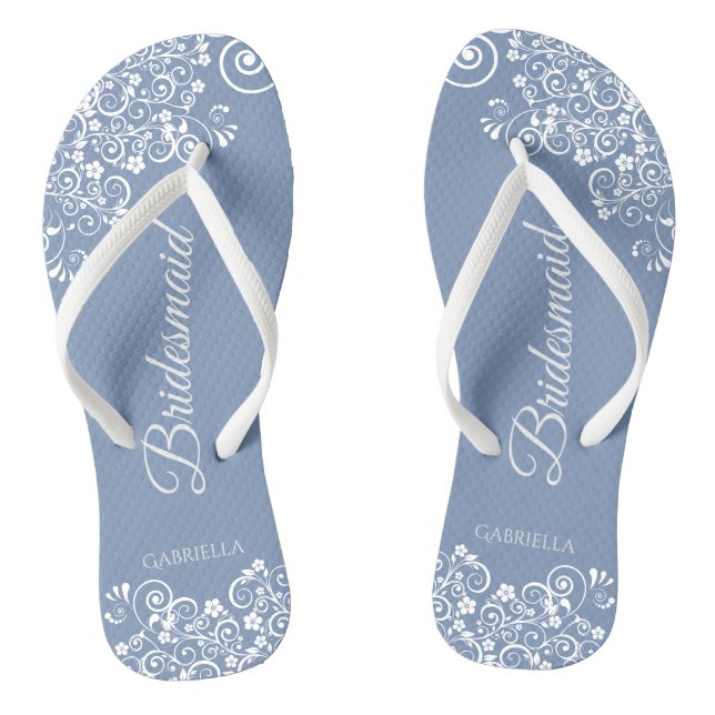 White Lace on Dusty Blue Bridesmaid Wedding Flip Flops (Fußbett)