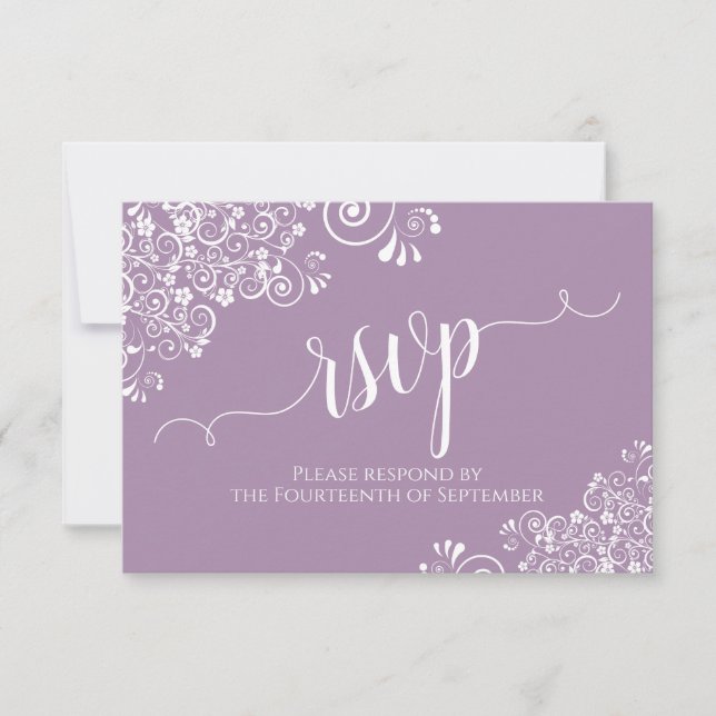 White Lace on Lavender Elegante Calligraphy Weddin RSVP Karte (Vorderseite)