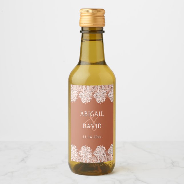 White Lace on Terracotta Wedding Mini Weinetikett (Vorderseite)